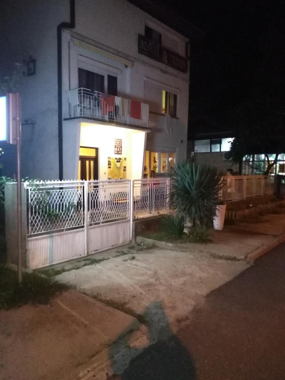 Hostel Trajan Donji Milanovac Extérieur photo